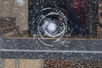 Vitre brisée après une effraction avec un vitrier en intervention