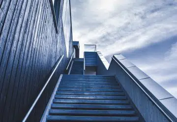 Quels sont les avantages de louer un monte-escalier ?