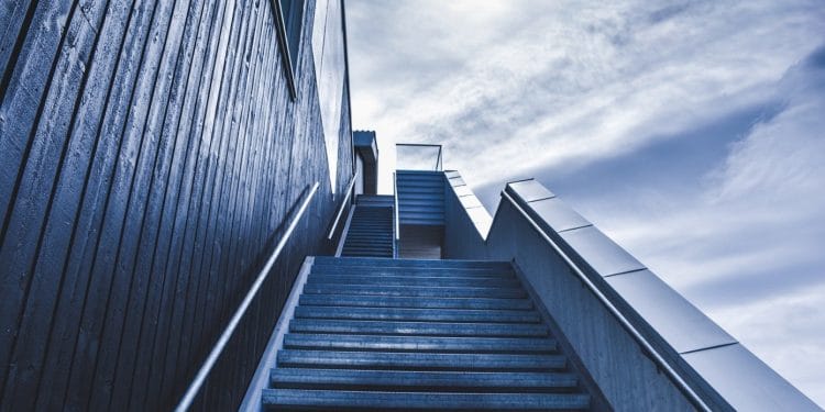 Quels sont les avantages de louer un monte-escalier ?
